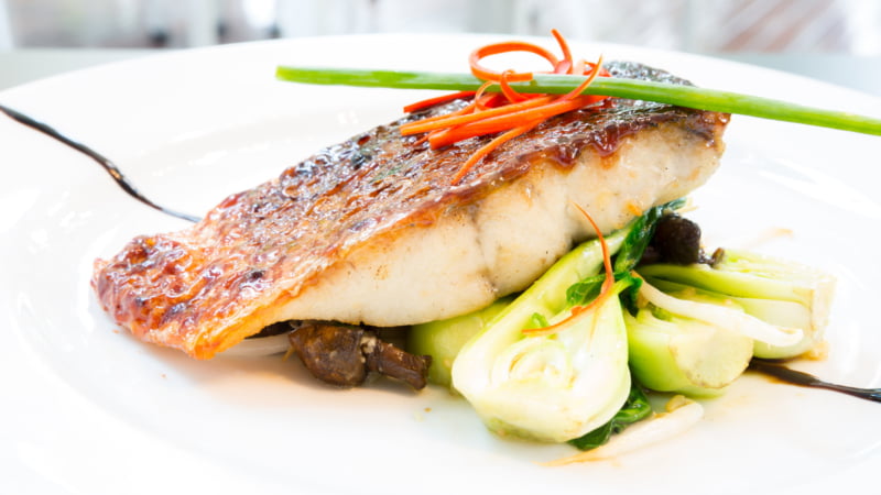 Geroosterde barramundi filet met boksoi