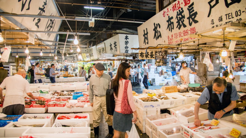 Typische Japanse versmarkt in Tokio