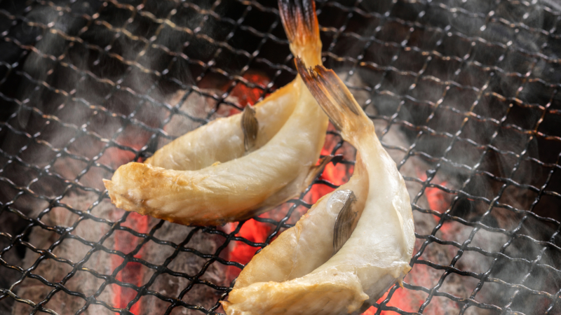 Op houtskool gegrilde kogelvis