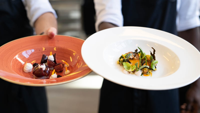 Gerecht Bjorn Schimpf van FG restaurant en Samuka Kenneh van Aan de Poel