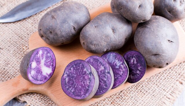 Een voorbeeld van Kleurrijke oer-aardappelen