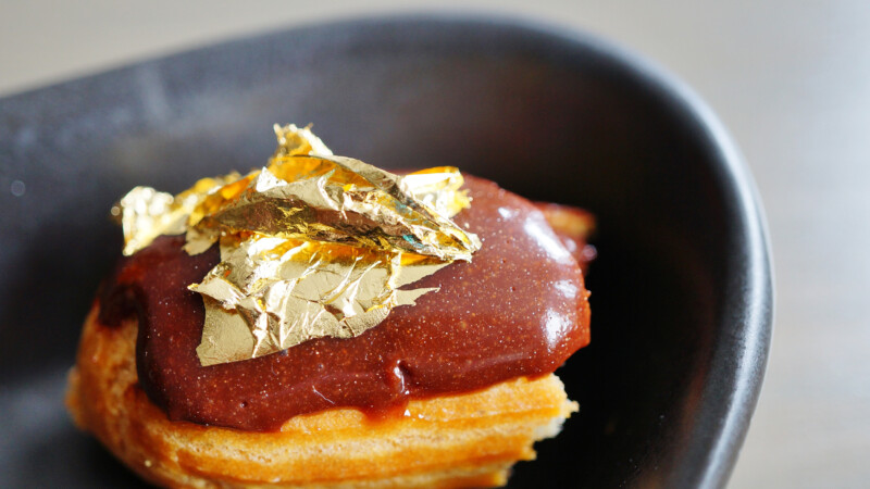 Eclairs met bladgoud
