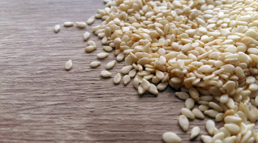 sesam geroosterd als olie of pasta