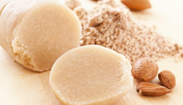 Tips over werken met amandelspijs