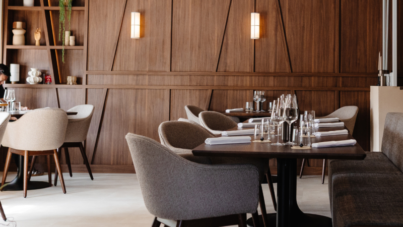 De stijlvolle setting van Restaurant MANO in Haarlem